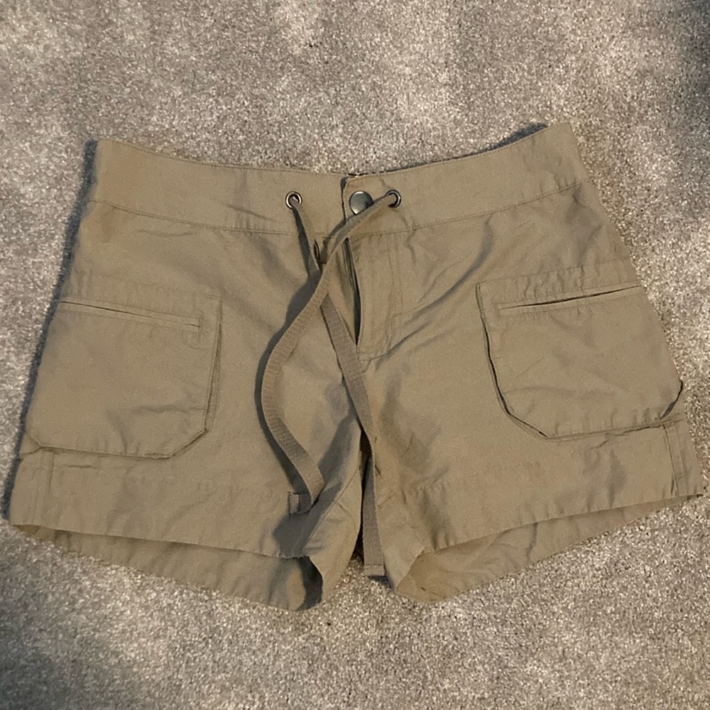 Columbia tan shorts